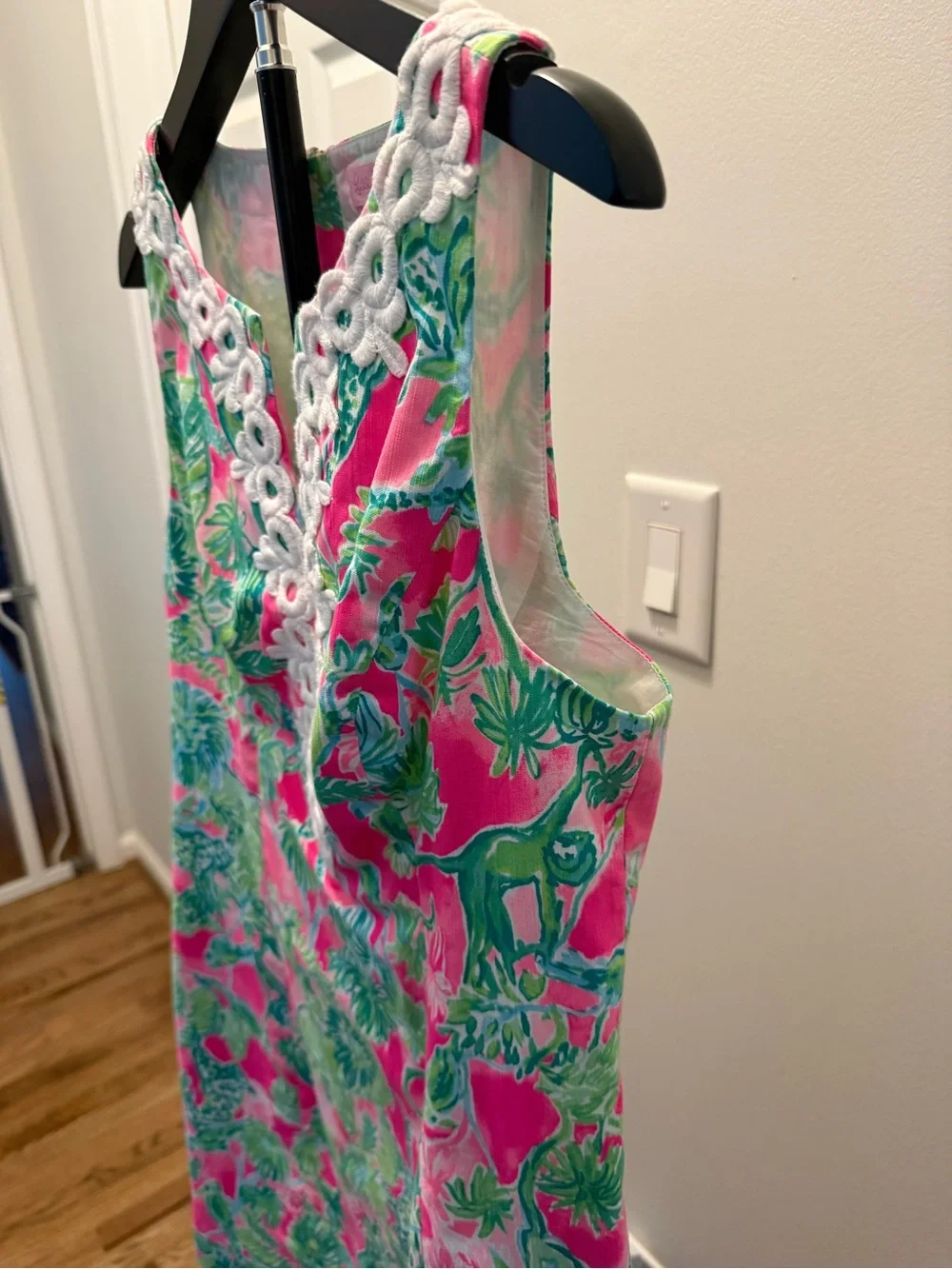 Sleeveless Pink & Green Floral Shift Top with Lace Trim - Picture 3 of 4